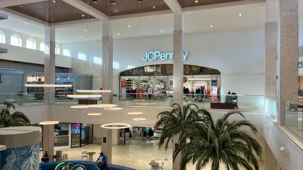 Vacant store inside Carlsbad Mall.