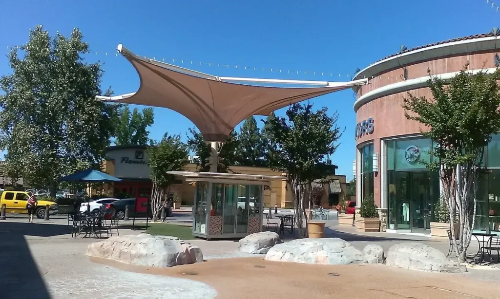 A spacious shade structure stands at the center of Fashion Fair Mall's plaza, providing ample shelter and relief from the sun.