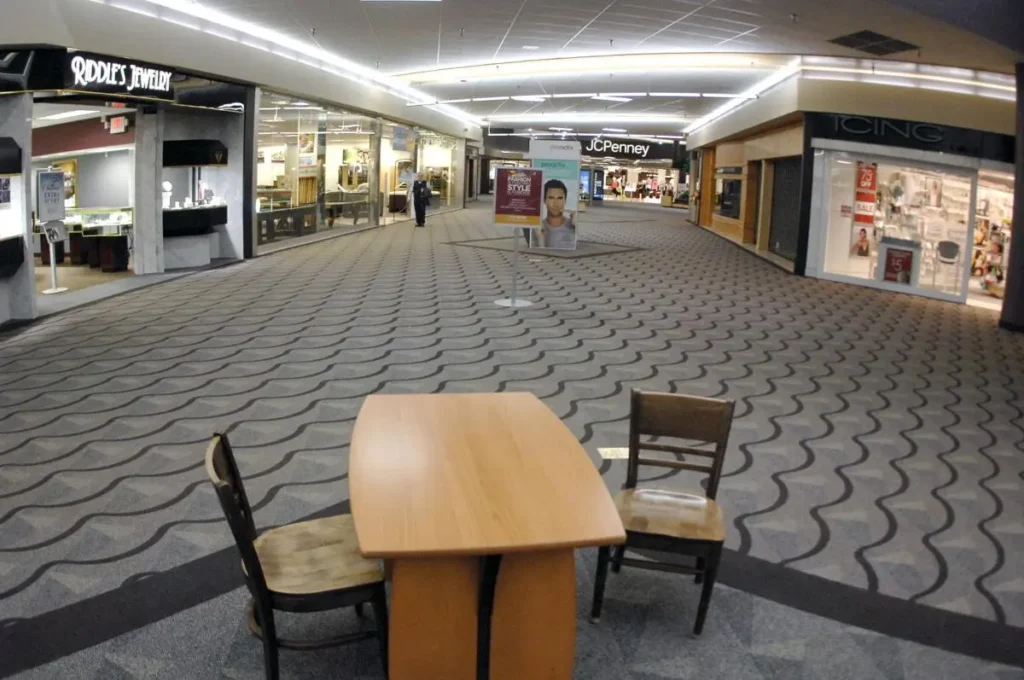 Table and chairs at Kirkwood Mall, providing a comfortable seating area for visitors.