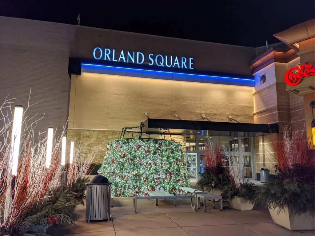 Orland Square Mall's Christmas tree lighting ceremony, spreading holiday cheer and festive spirit.