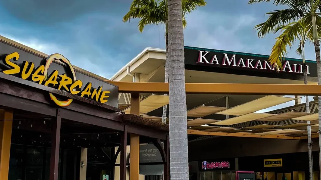 Entrance to Ka Makana Aliʻi Mall with palm trees.