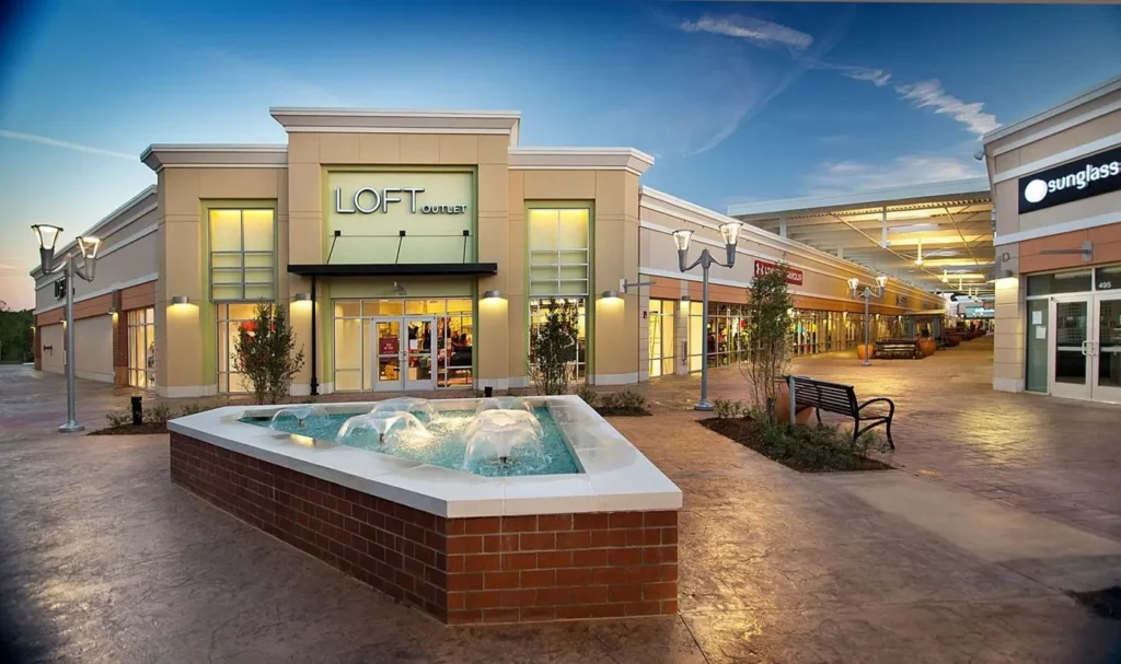 Fountain in front of The Outlet Shoppes at Atlanta Mall