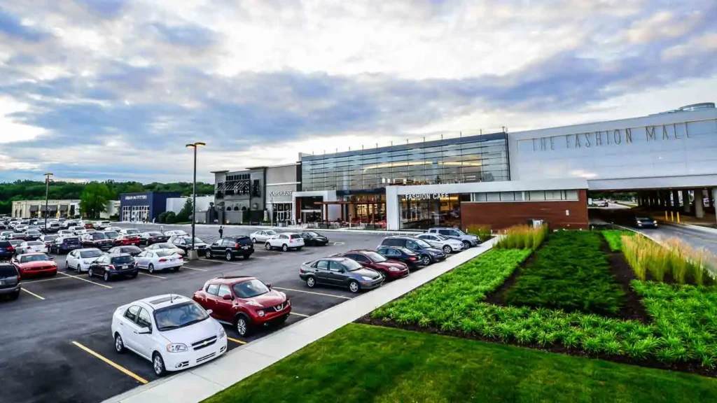 The Fashion Mall at Keystone with modern architecture