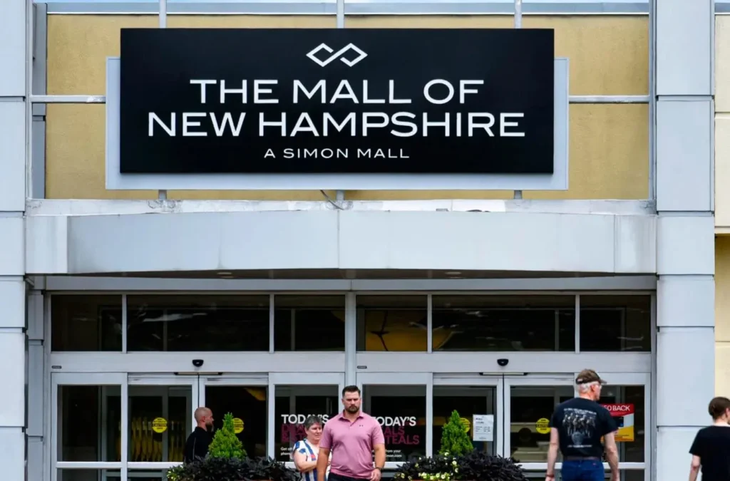 Shopping center 'The Mall of New Hampshire' in New Hampshire.