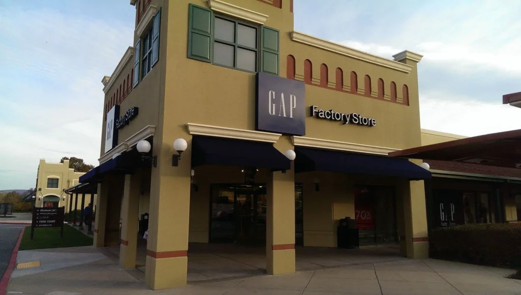 busy day at Hagerstown Premium Outlets Mall