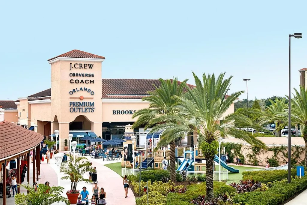 Exterior of Orlando Vineland Premium Outlets Mall