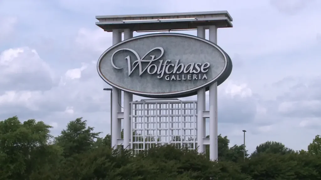 Sign reading 'Wolfchase Galleria Mall' at Wolfhouse Mall.