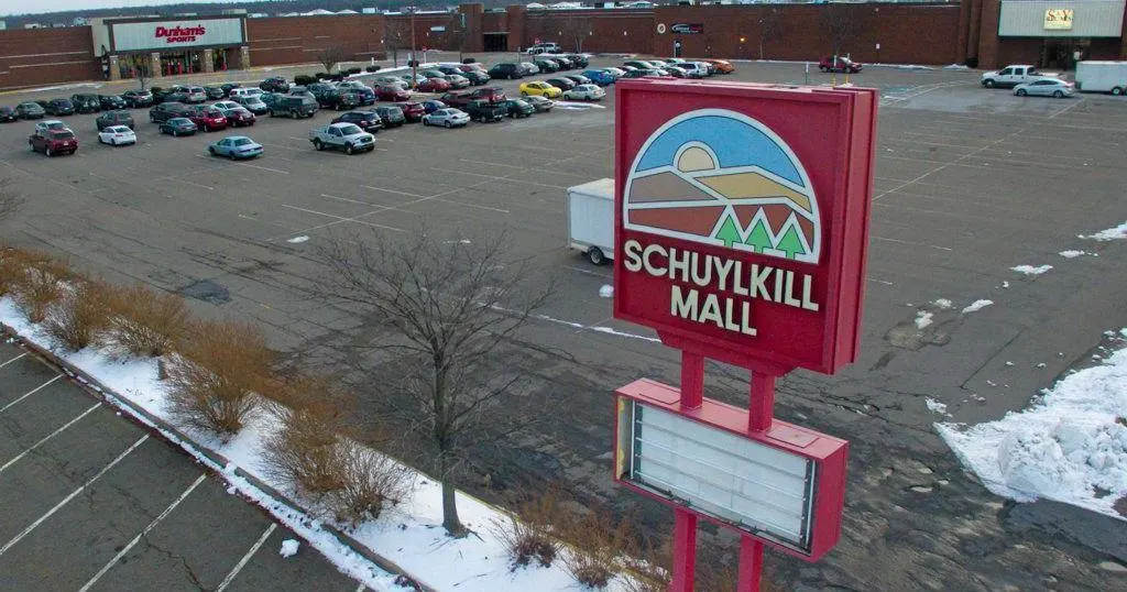 schuylkill mall entrance